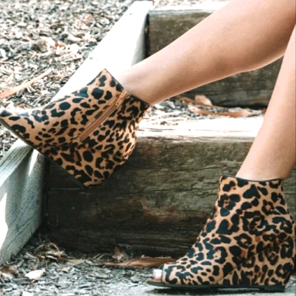 Naughty Monkey Kuda Leopard Peep Toe Leather Wedges - Picture 1 of 15
